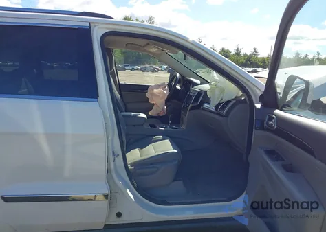 2011 Jeep Grand Cherokee Laredo from USA, damaged, VIN 1J4RR4GG2BC519389